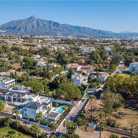 Feriehus Excepcional Cerca Playa De Cortijo Blanco Marbella